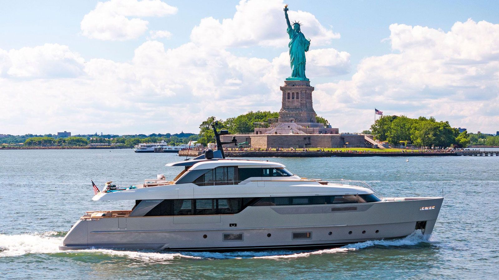 29m Sanlorenzo yacht Don't Tell Mom sold